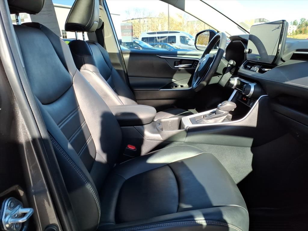 2023 Toyota RAV4 XLE Premium photo 4