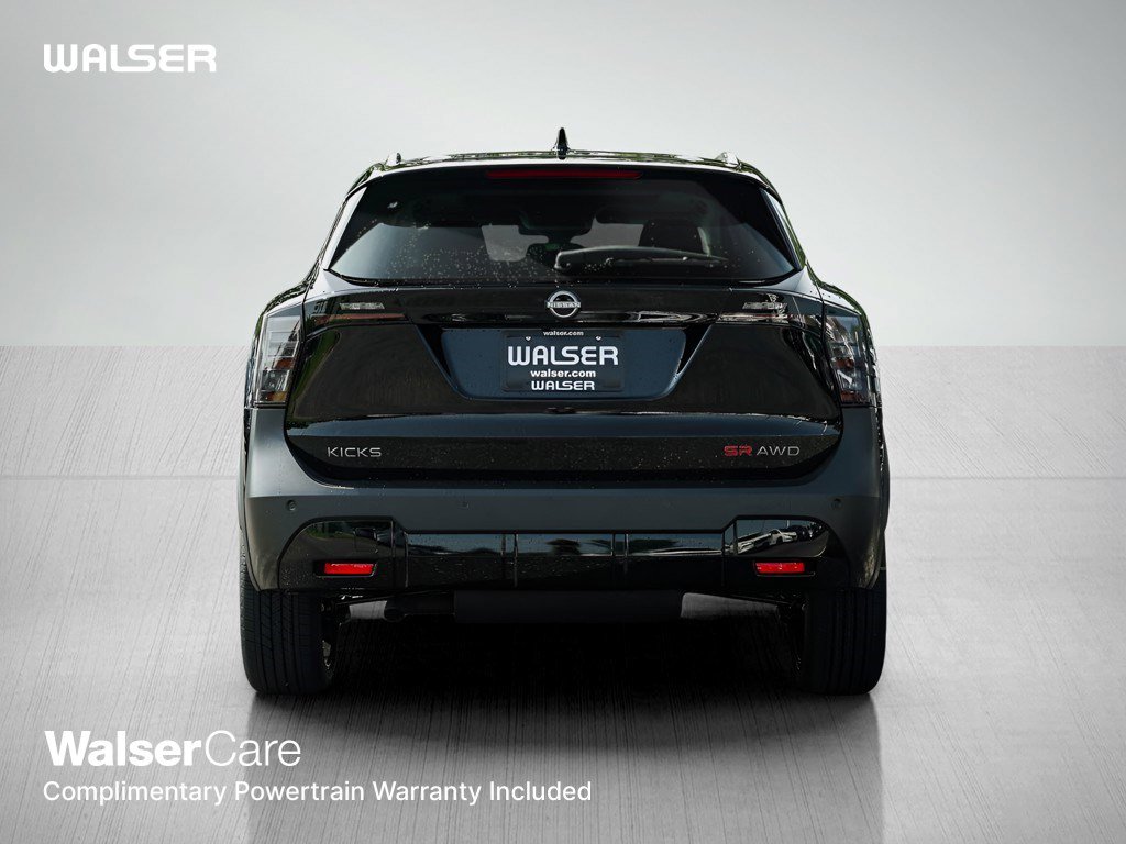 2025 Nissan Kicks SR photo 3