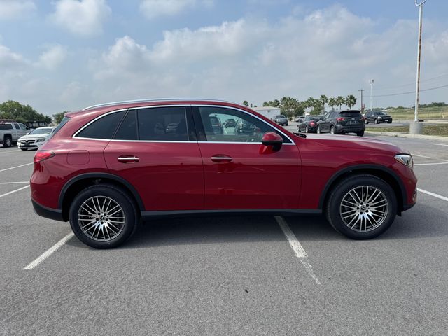 2025 Mercedes Benz GLC 300 photo 8