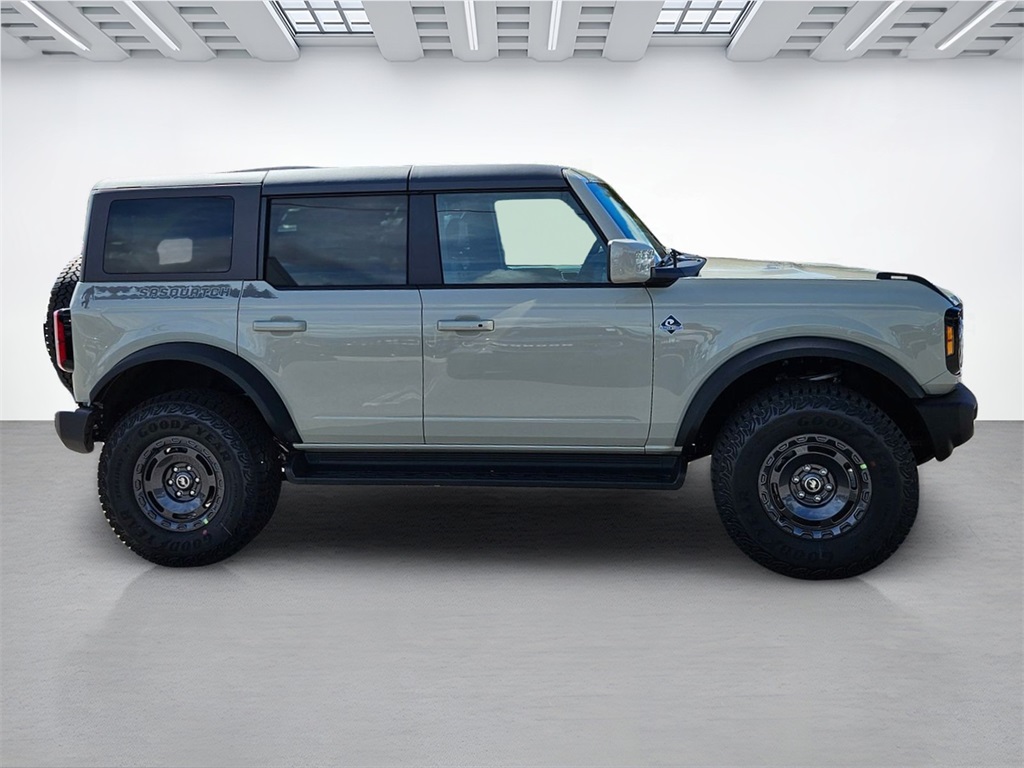 2025 Ford Bronco Outer Banks photo 4