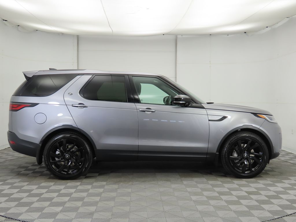 2025 Land Rover Discovery S photo 3