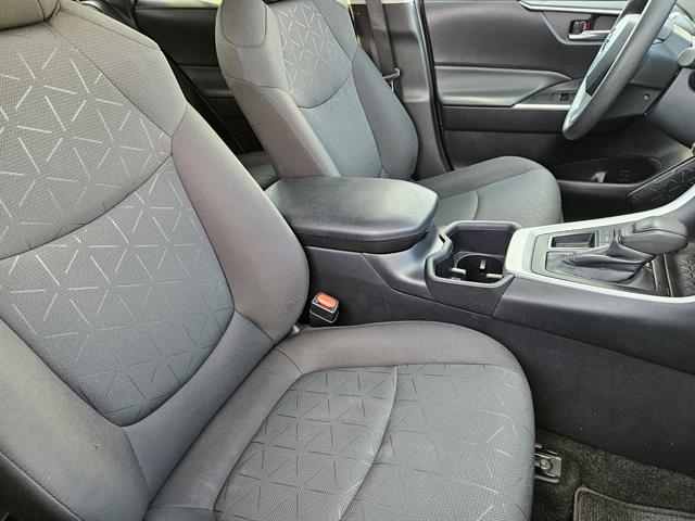 2024 Toyota RAV4 XLE photo 9