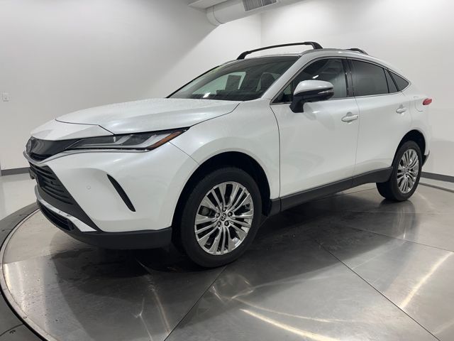 2024 Toyota Venza XLE's photo