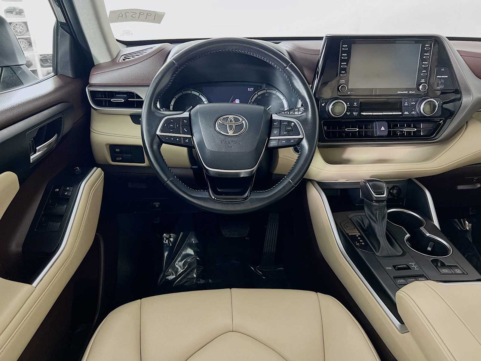 2021 Toyota Highlander XLE photo 15