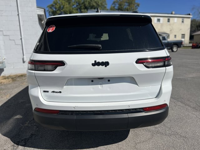 2023 Jeep Grand Cherokee Altitude photo 3