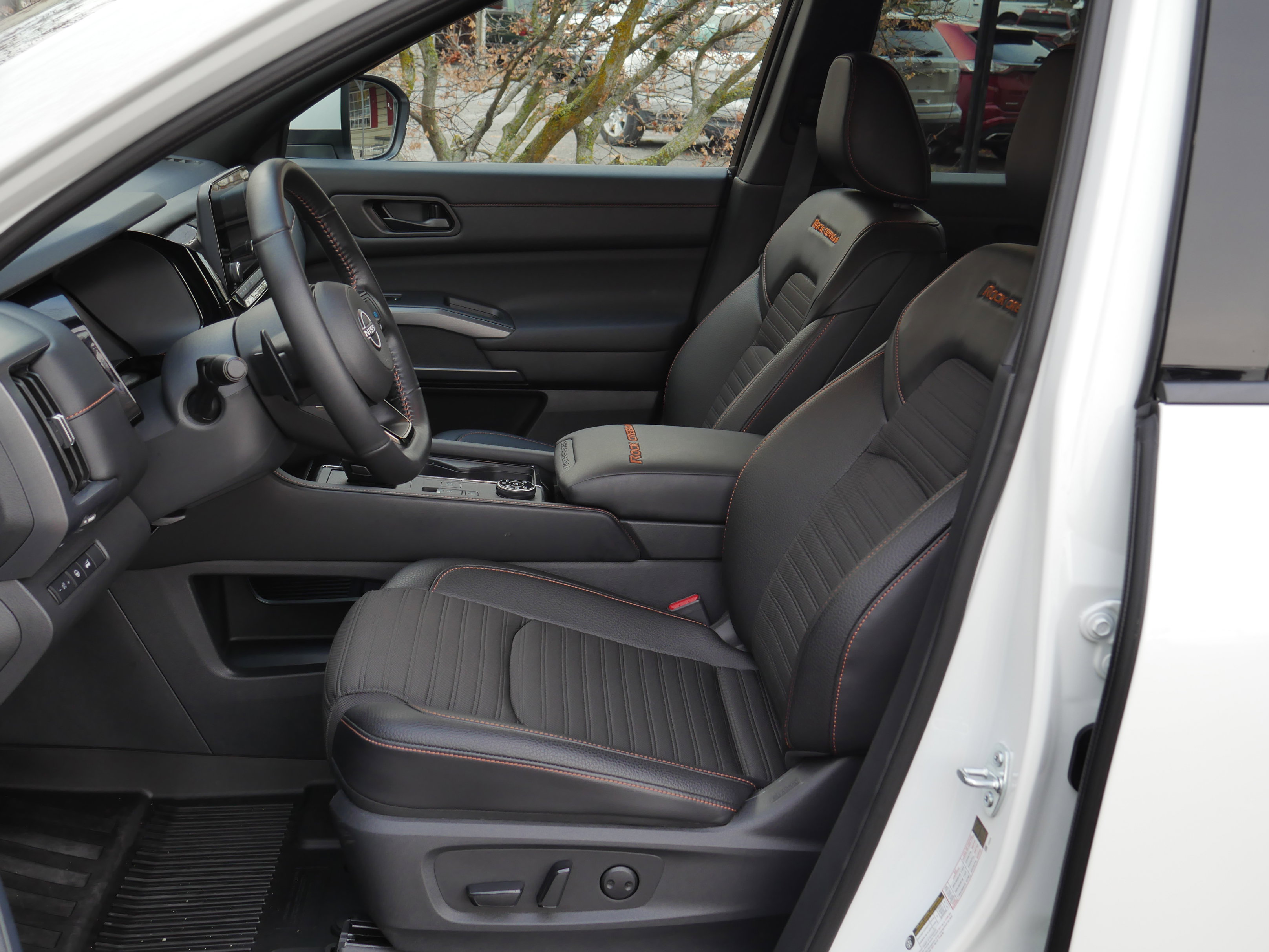 2025 Nissan Pathfinder Rock Creek photo 2