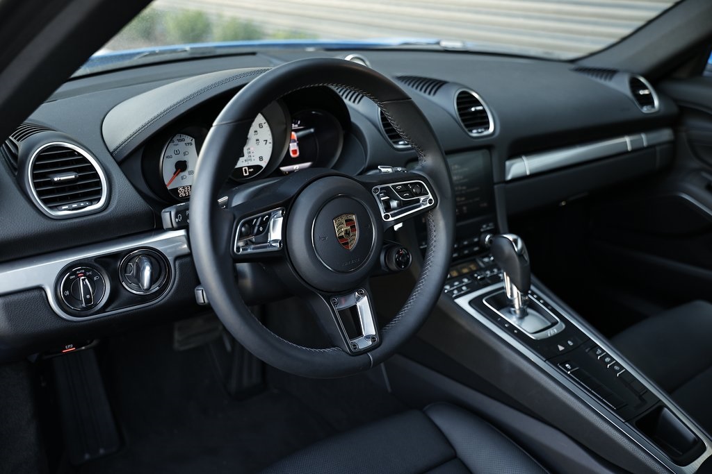 2025 Porsche Cayman photo 4