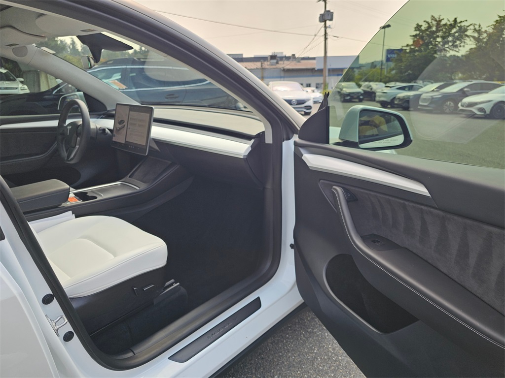 2023 Tesla Model Y Long Range photo 13