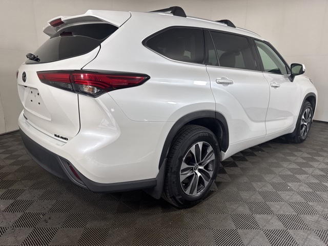 2022 Toyota Highlander XLE photo 3