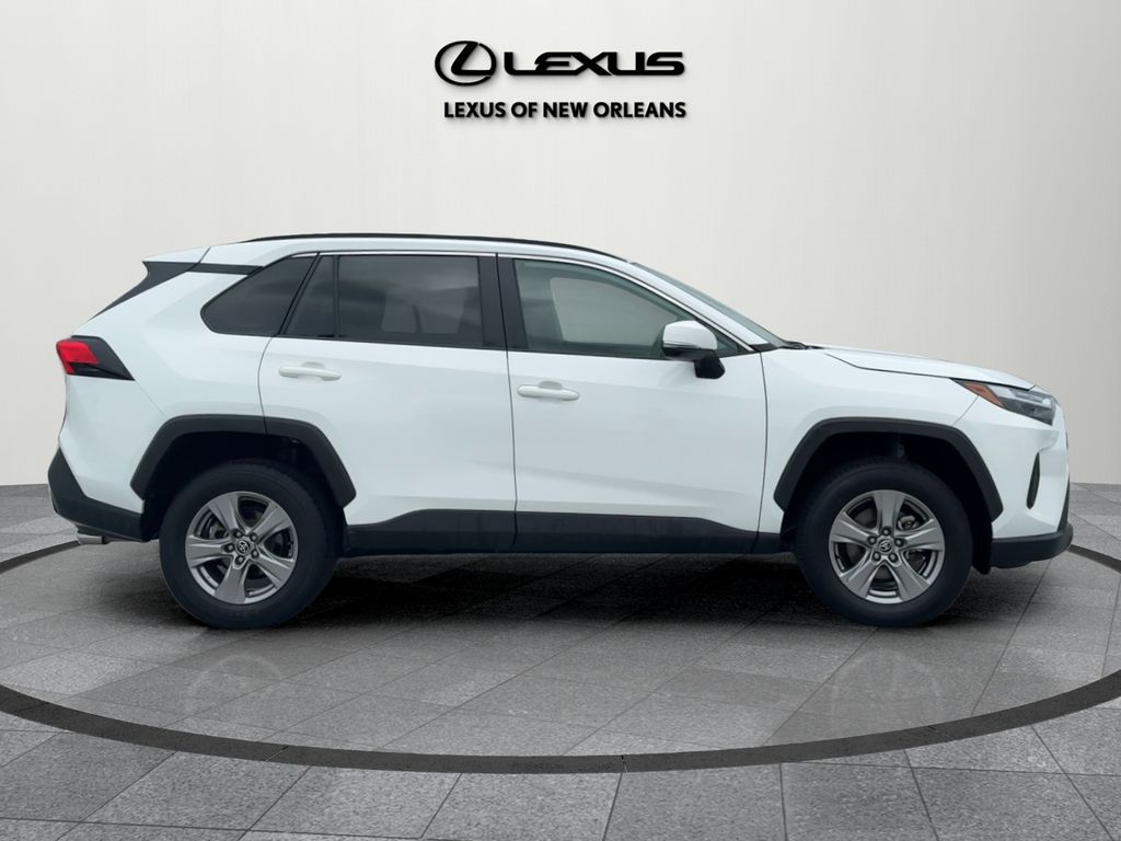 2024 Toyota RAV4 XLE photo 7