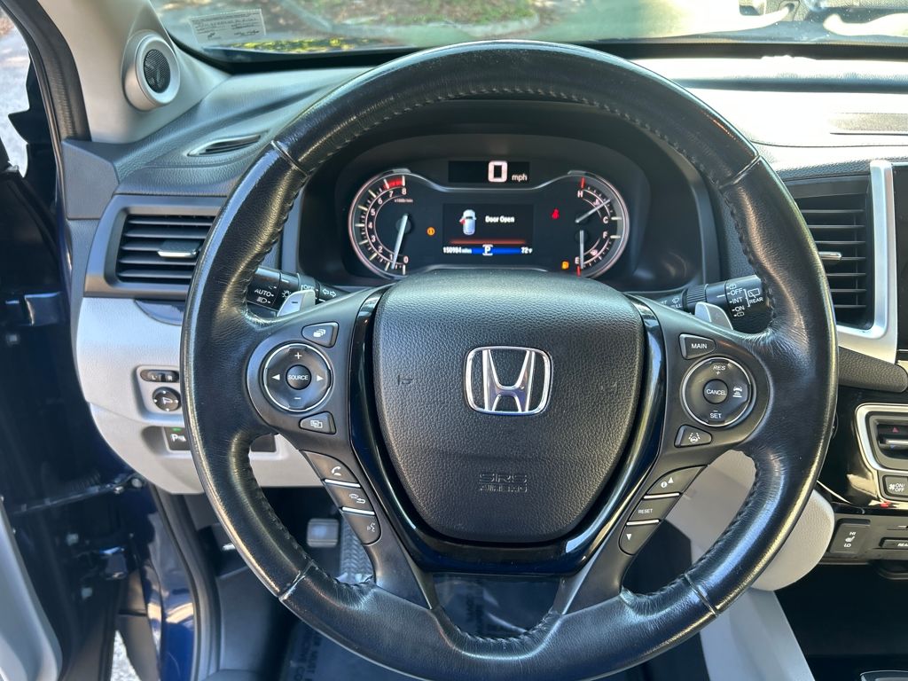 2017 Honda Pilot Touring photo 17