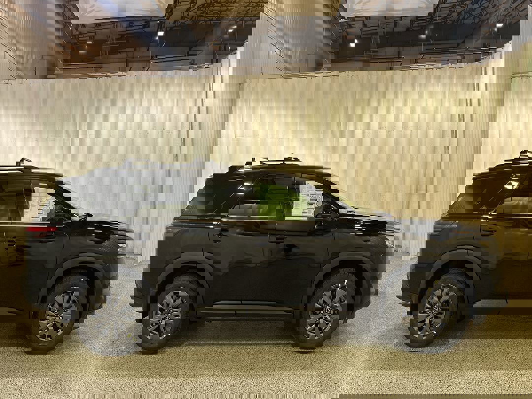 2025 Nissan Pathfinder SV photo 3