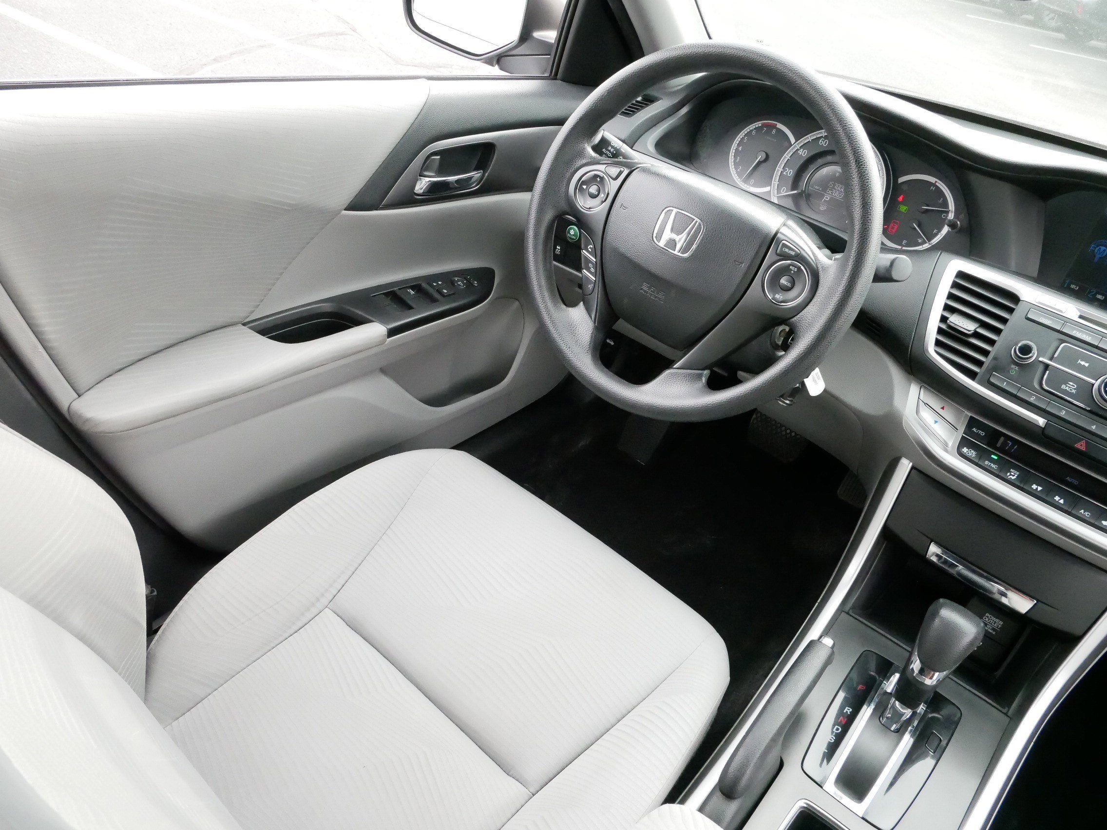 2015 Honda Accord LX photo 9
