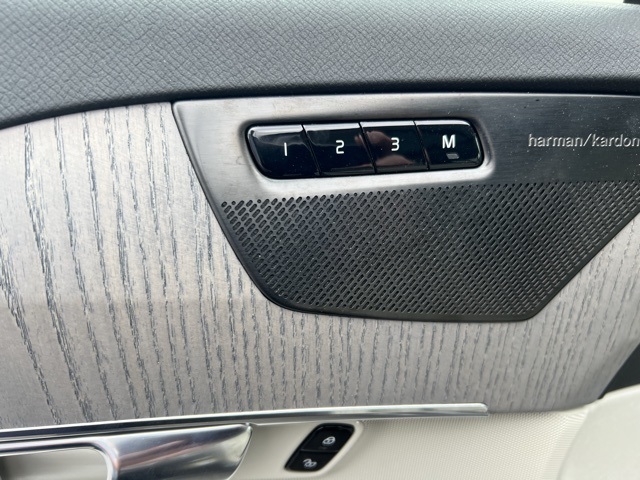 2025 Volvo XC90 B5 Plus photo 9