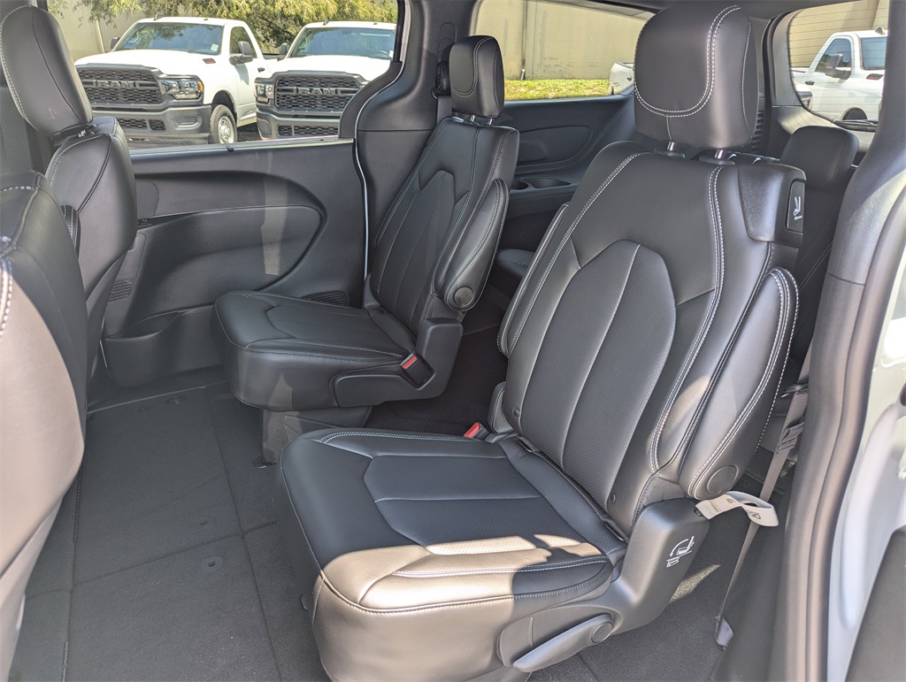 2026 Chrysler Pacifica photo 27