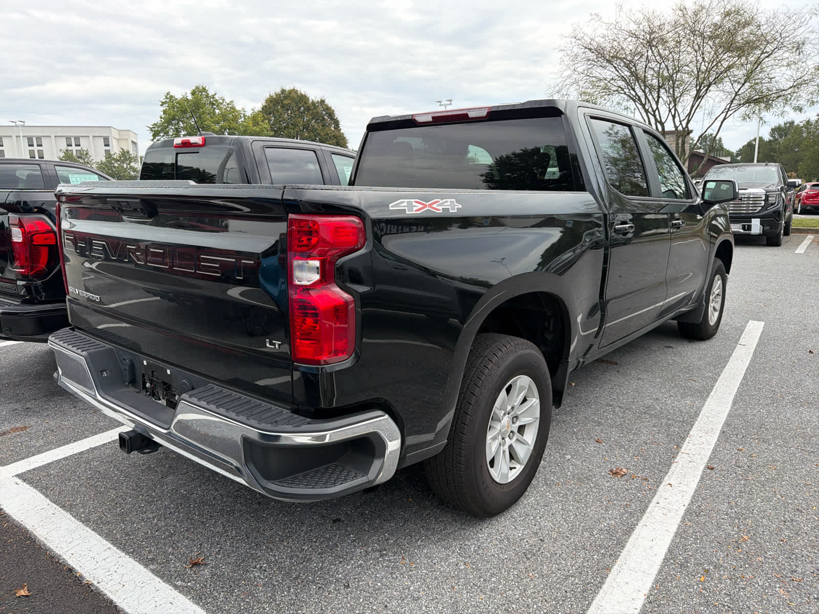 2025 Chevrolet Silverado 1500 LT photo 2