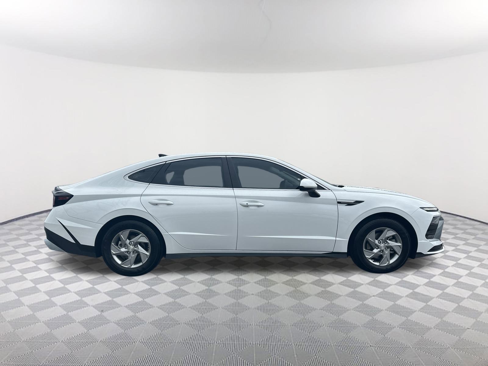 2025 Hyundai Sonata SE photo 3