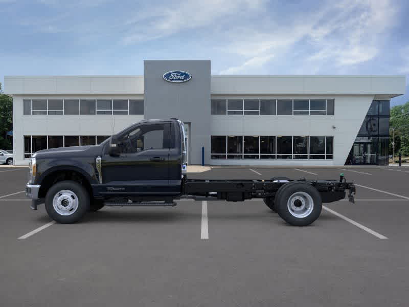 2025 Ford F-350 XL photo 2
