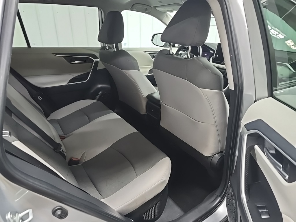 2024 Toyota RAV4 Hybrid XLE photo 17