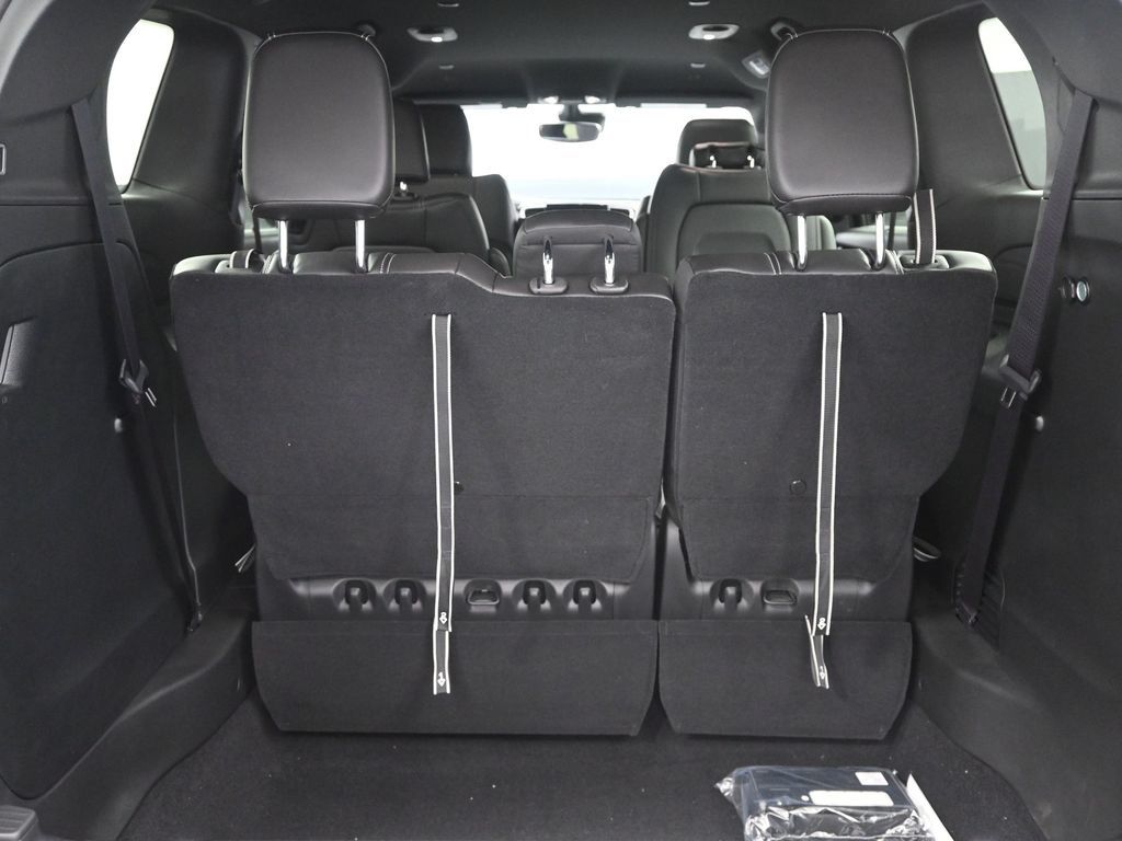 2026 Chrysler Pacifica photo 8