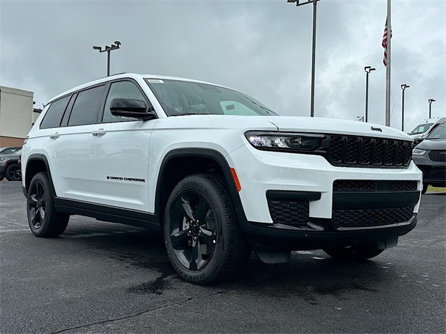 2025 Jeep Grand Cherokee Laredo Altitude photo 25