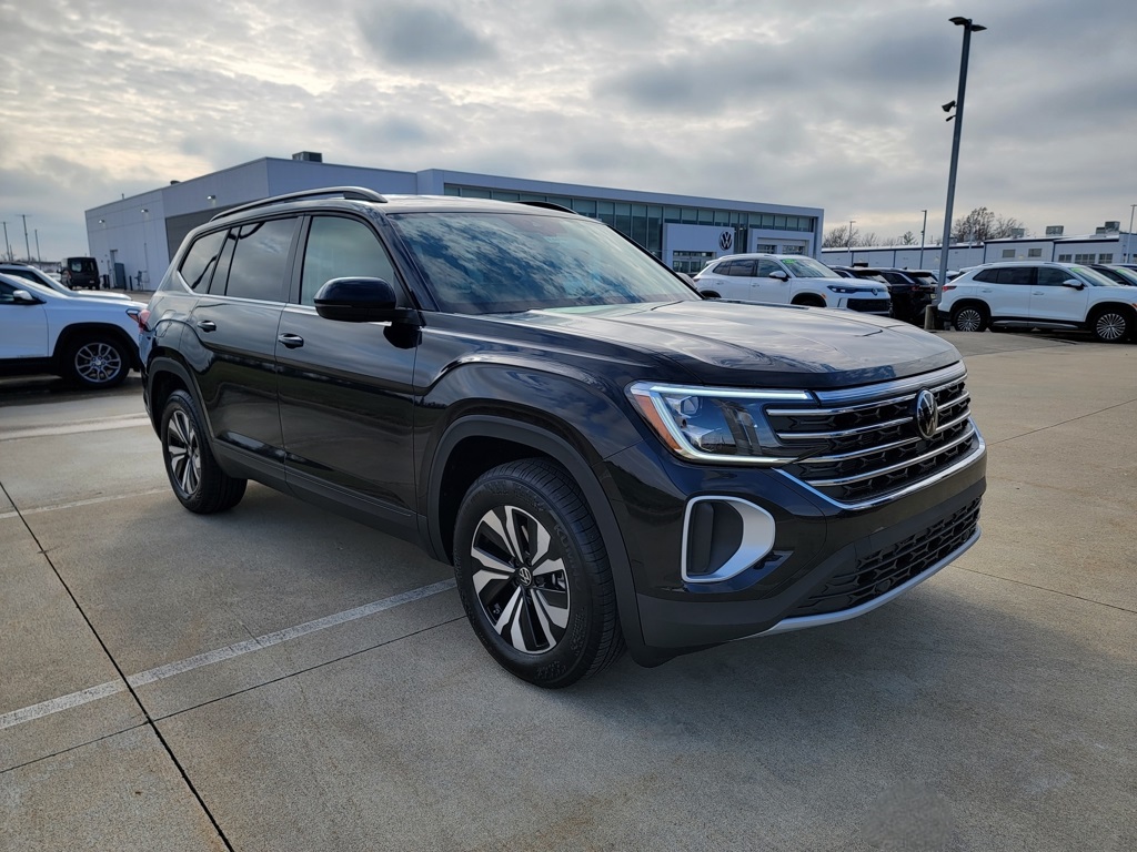 2026 Volkswagen Atlas SE's photo