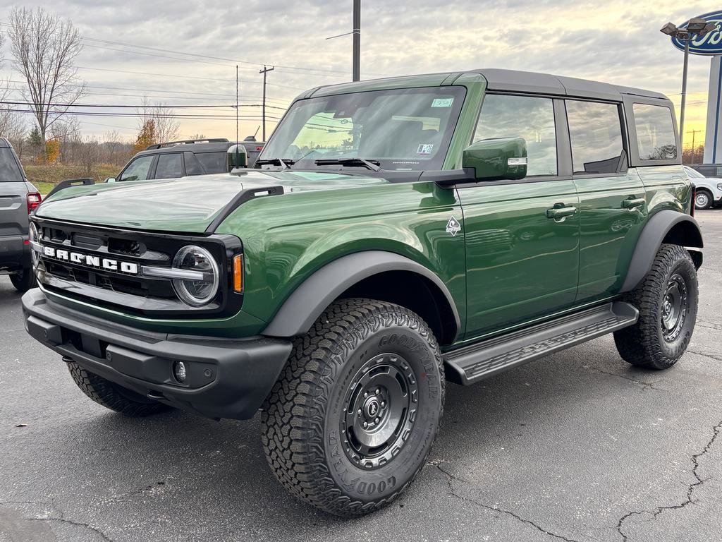 2025 Ford Bronco Outer Banks photo 2