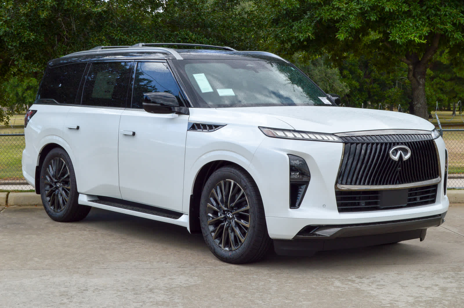 2026 Infiniti QX80 photo 2