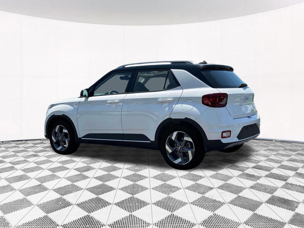 2025 Hyundai Venue Limited photo 2