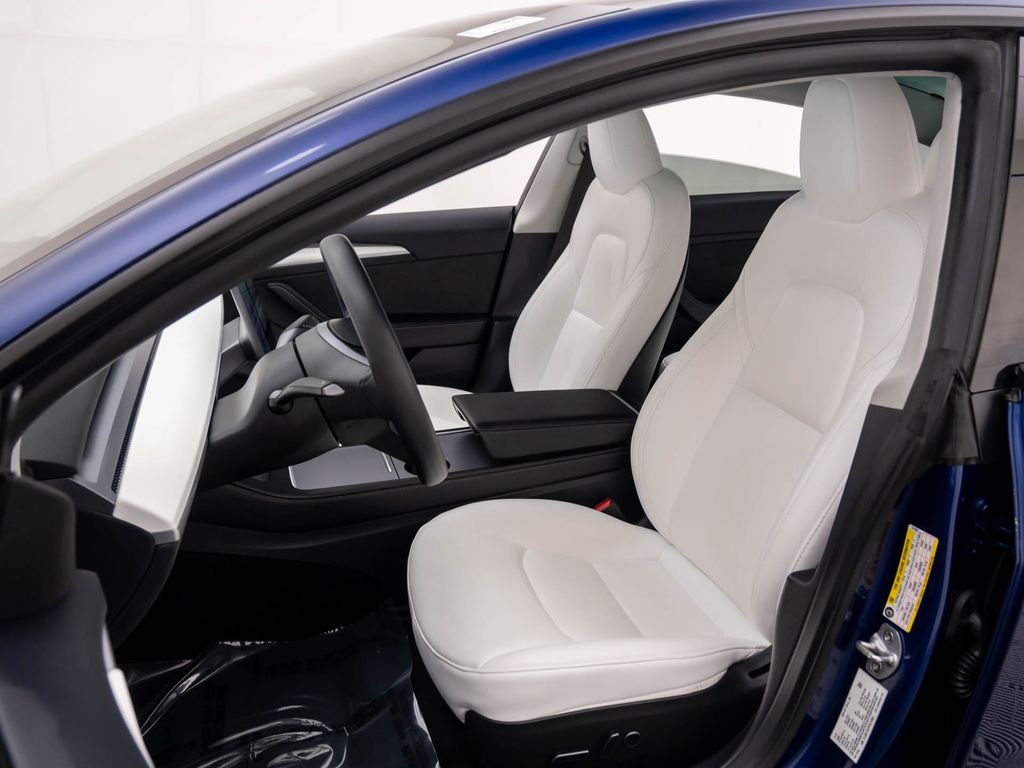 2023 Tesla Model 3 Performance photo 13