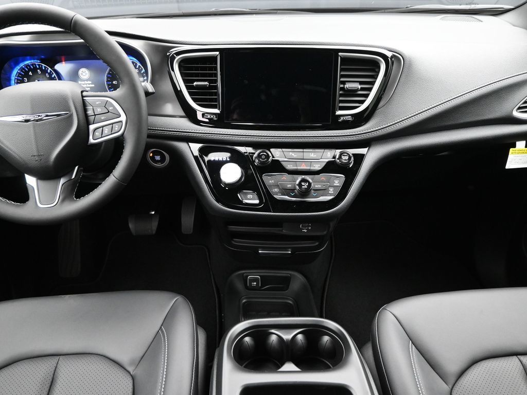 2026 Chrysler Pacifica photo 12