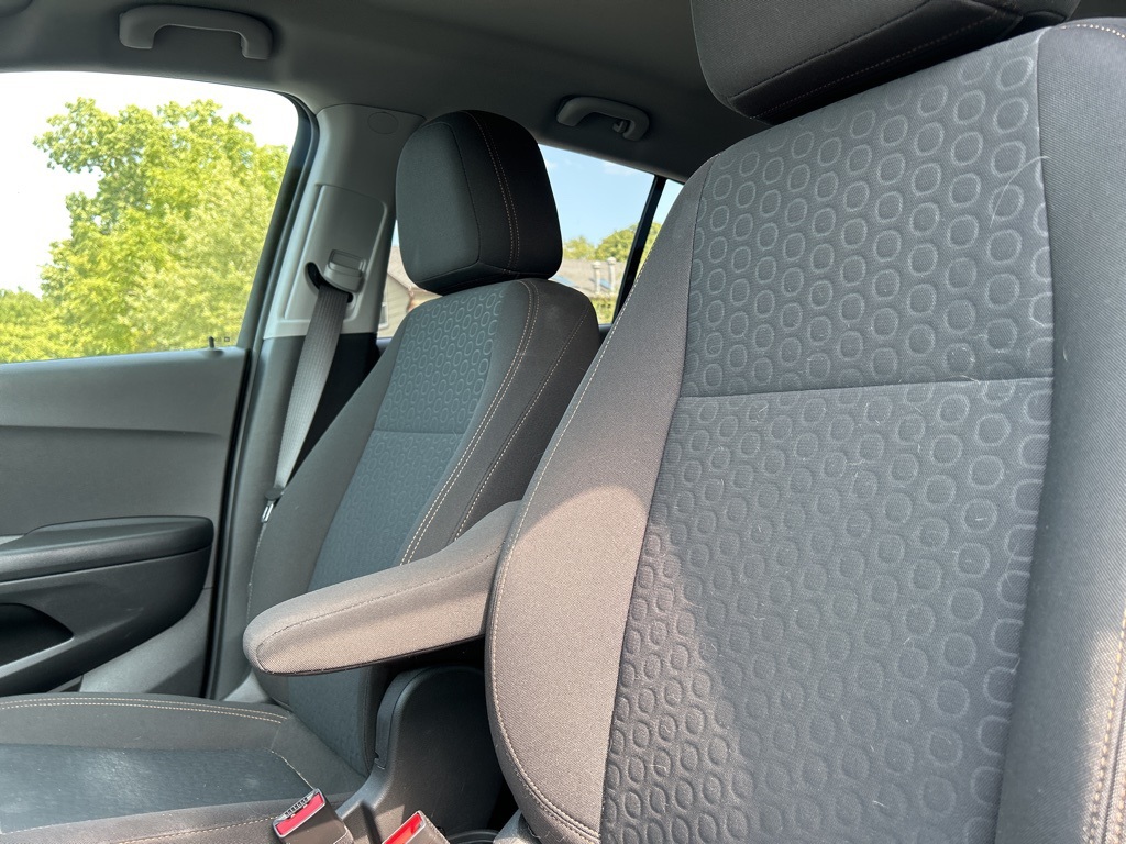 2022 Chevrolet Trax LS photo 2