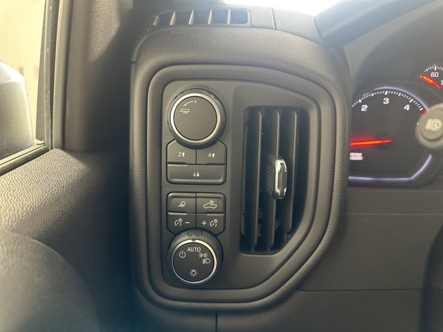 2025 Chevrolet Silverado 2500HD Custom photo 18