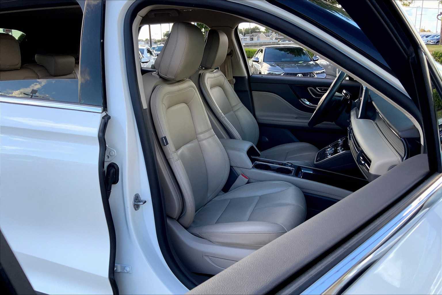 2020 Lincoln Corsair Standard photo 8