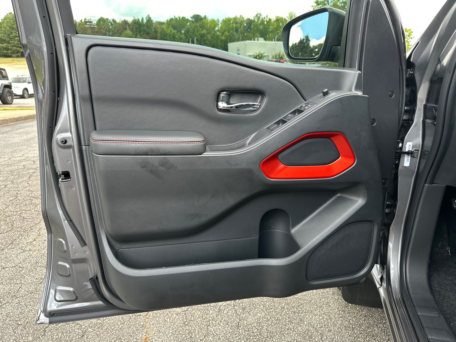 2025 Nissan Frontier PRO-4X photo 10