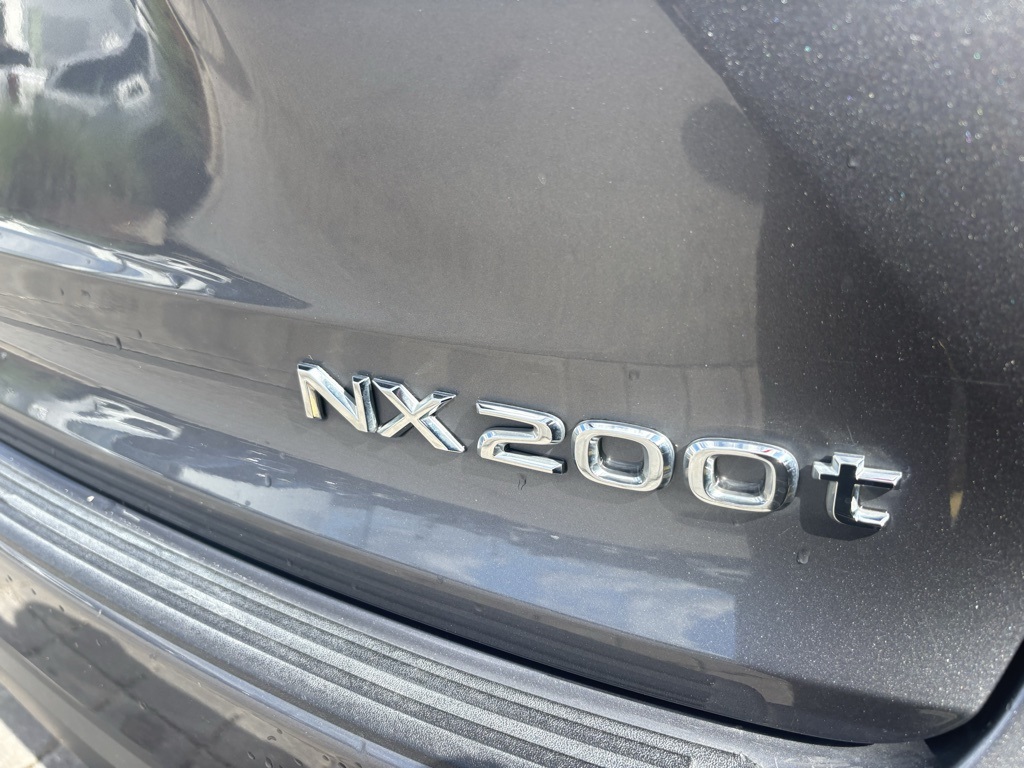 2017 Lexus NX 200t Luxury photo 4