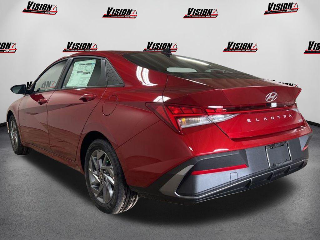 2025 Hyundai Elantra Hybrid Blue photo 3