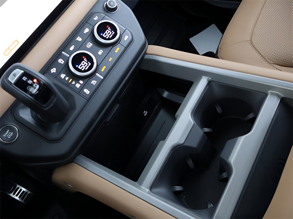 2025 Land Rover Defender 130 V8 photo 22