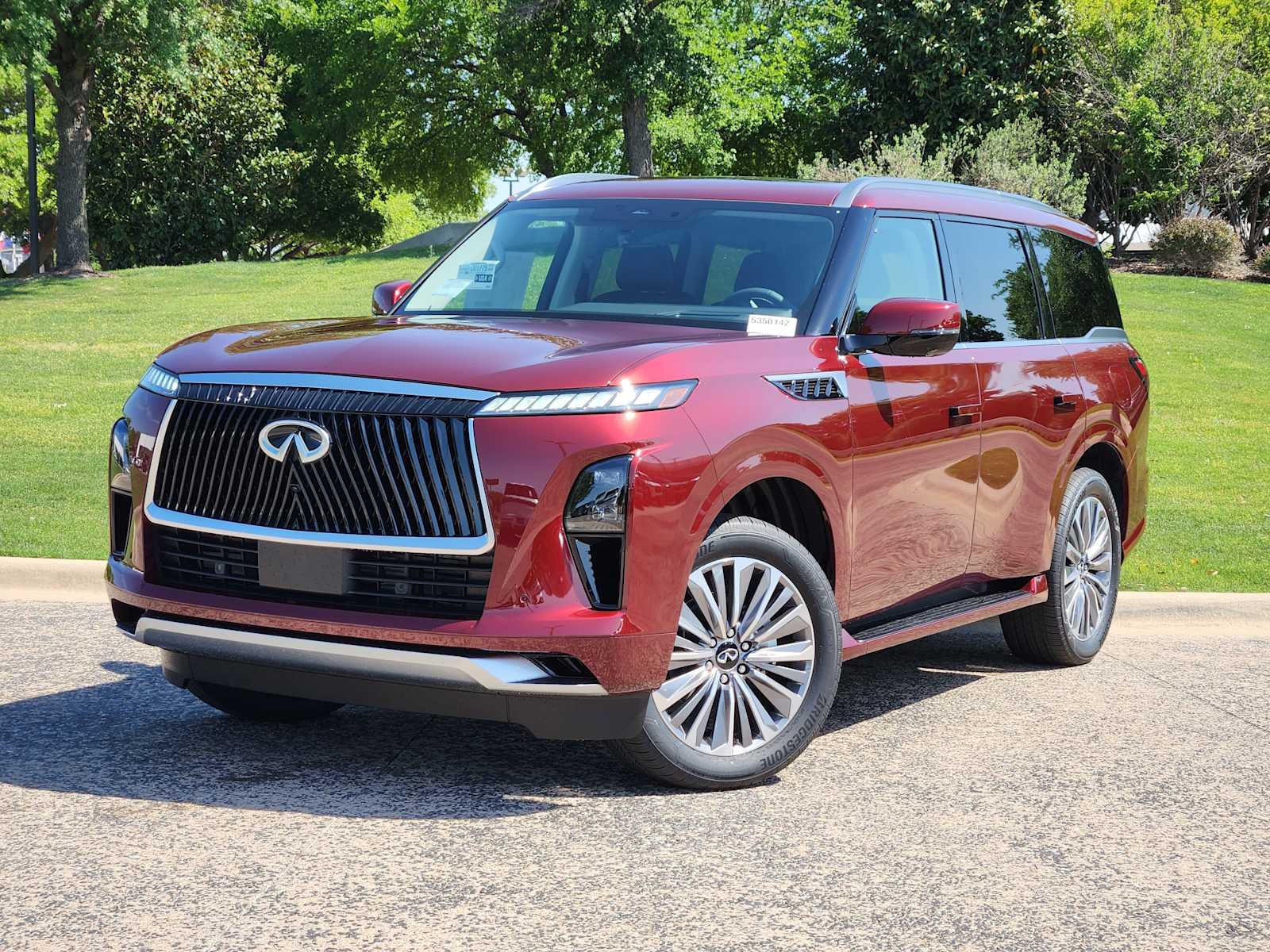 2025 INFINITI QX80 LUXE