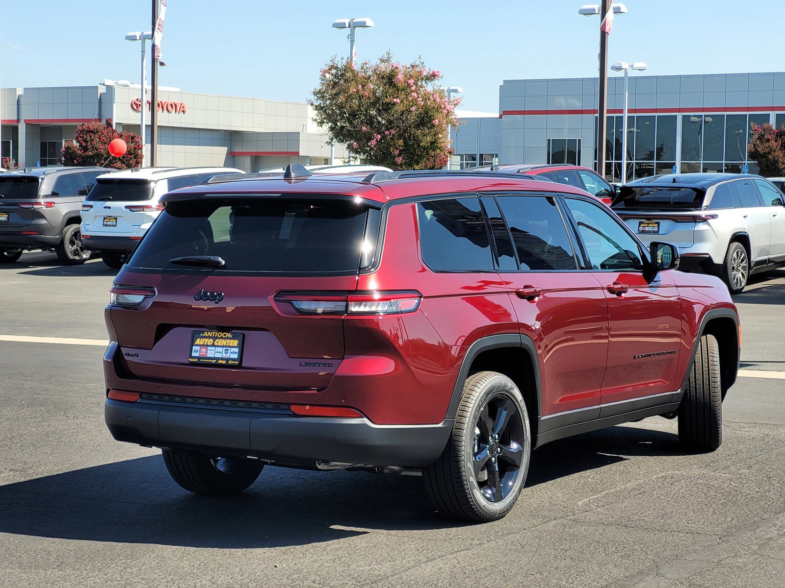 2025 Jeep Grand Cherokee Limited photo 2