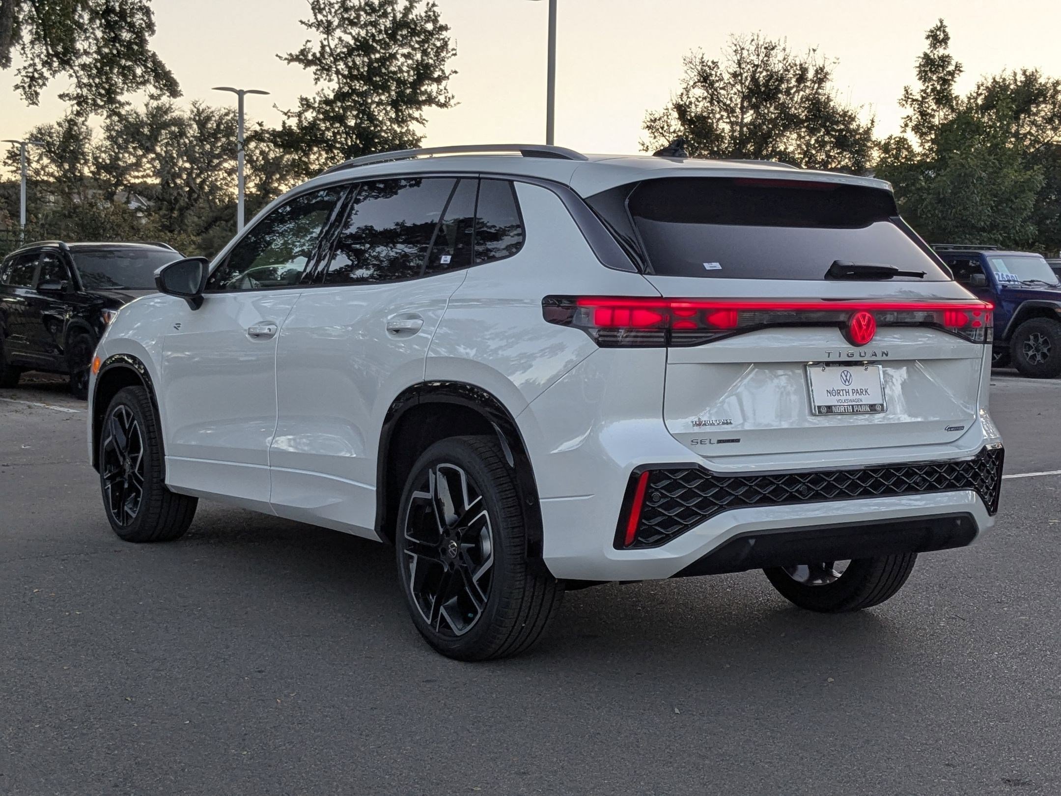 2026 Volkswagen Tiguan SEL R-Line photo 3