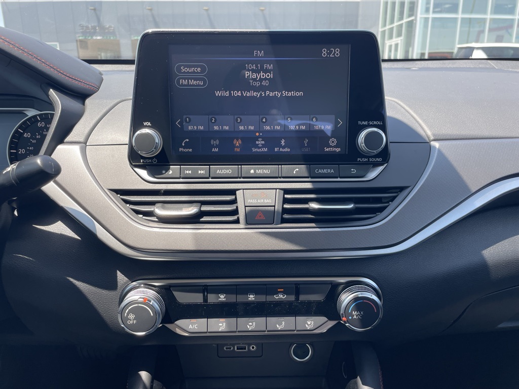 2025 Nissan Altima SR photo 15