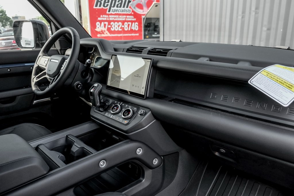 2025 Land Rover Defender 110 X-Dynamic SE photo 22