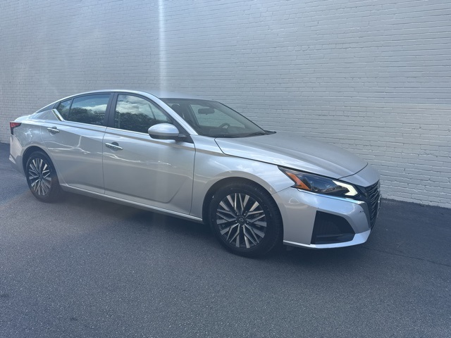 2023 Nissan Altima 2.5 SV photo 2