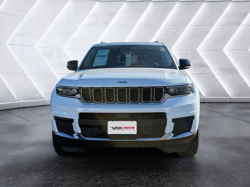 2023 Jeep Grand Cherokee Laredo photo 2