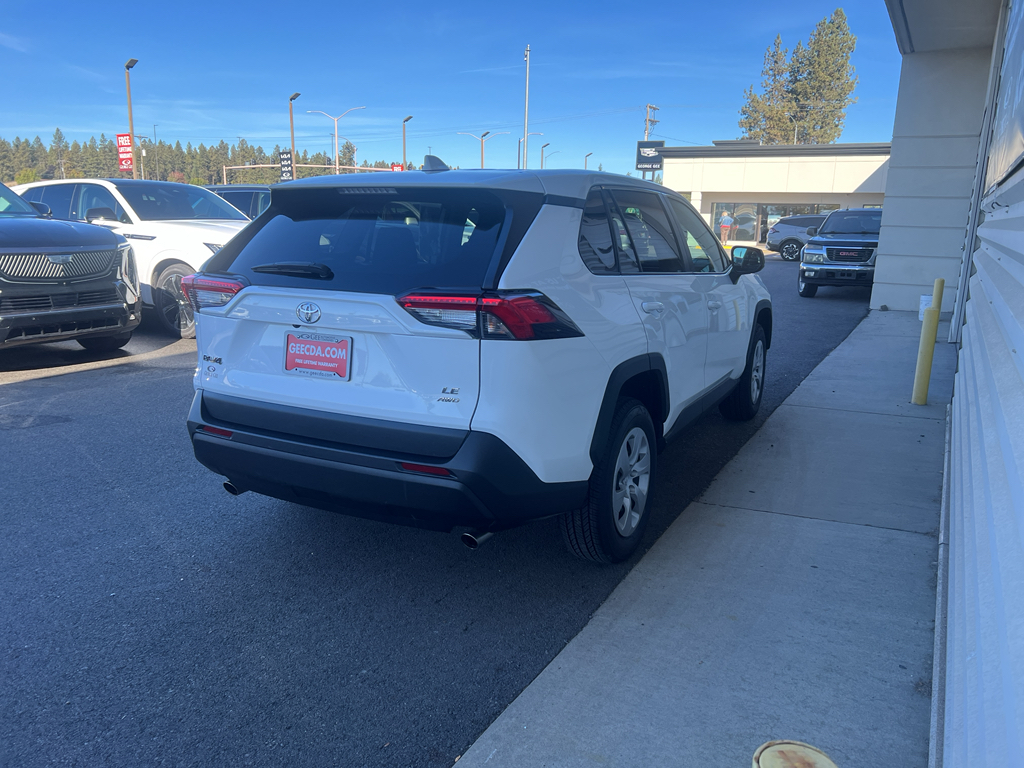2024 Toyota RAV4 LE photo 2