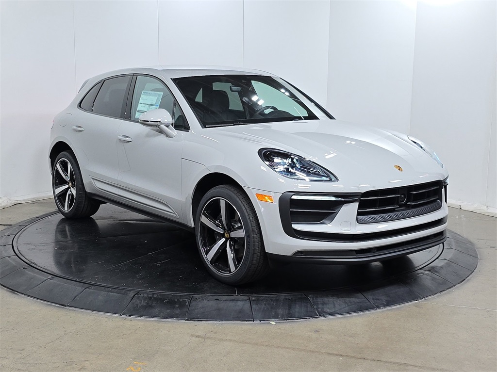 2026 Porsche Macan T photo 3