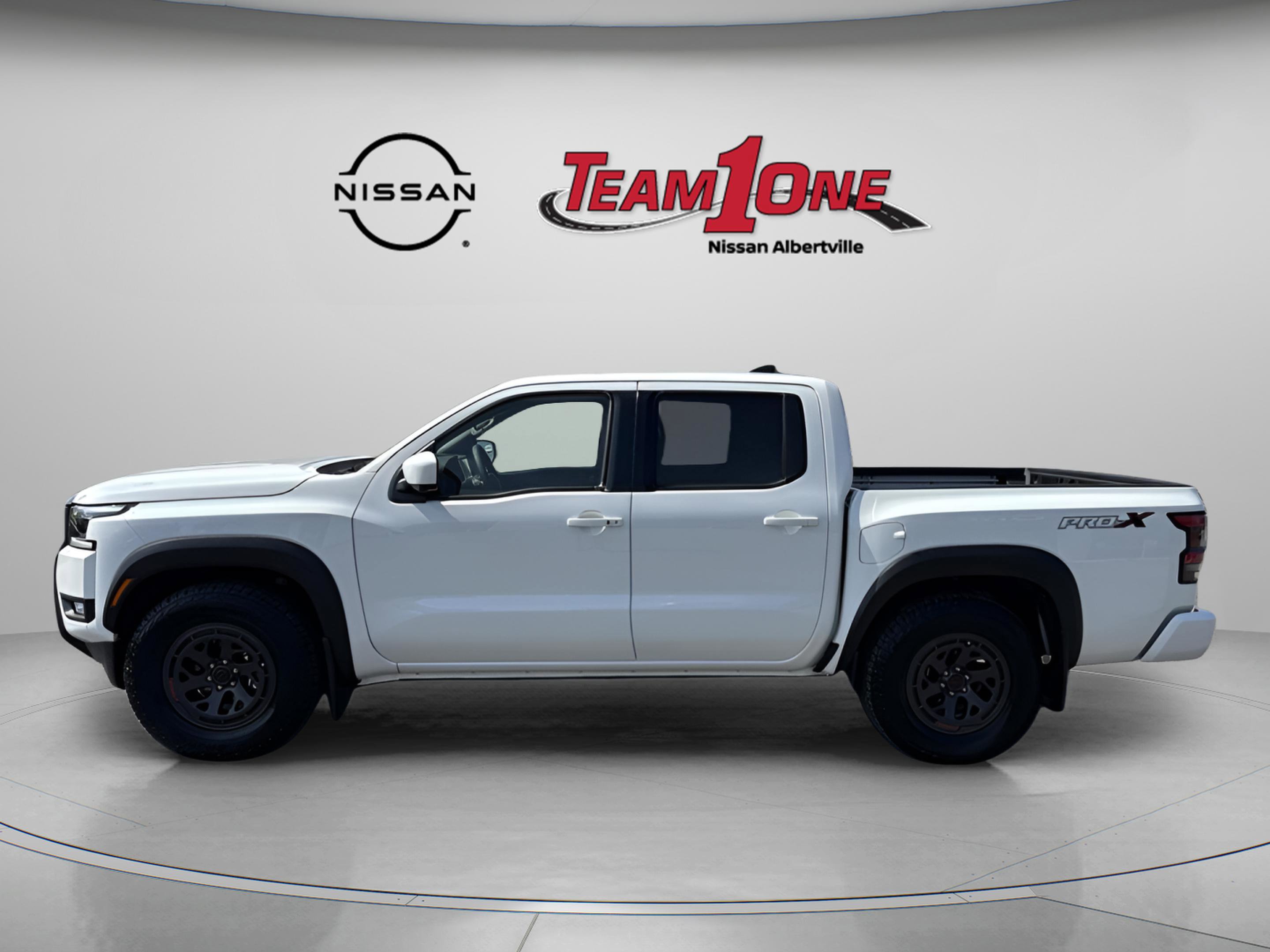 2025 Nissan Frontier Crew Cab PRO-X photo 2