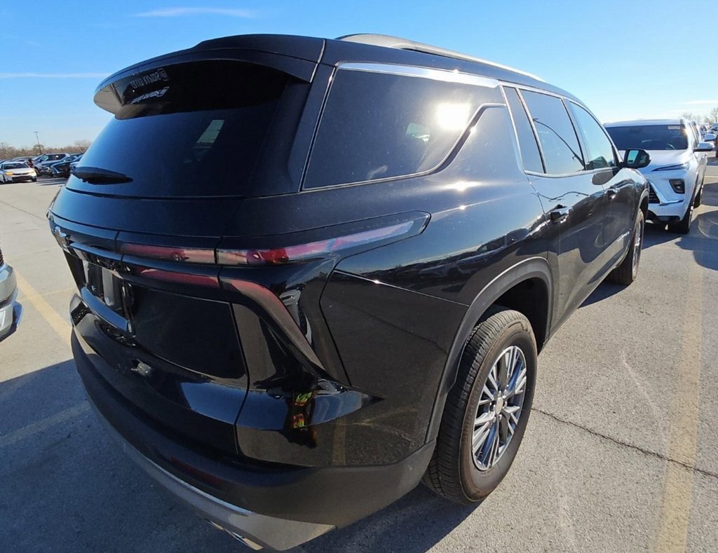 2025 Chevrolet Traverse photo 3