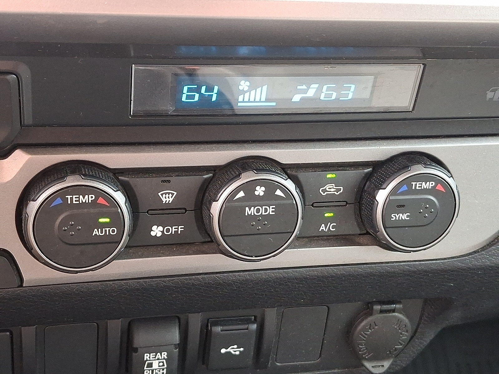 2022 Toyota Tacoma SR5 photo 16